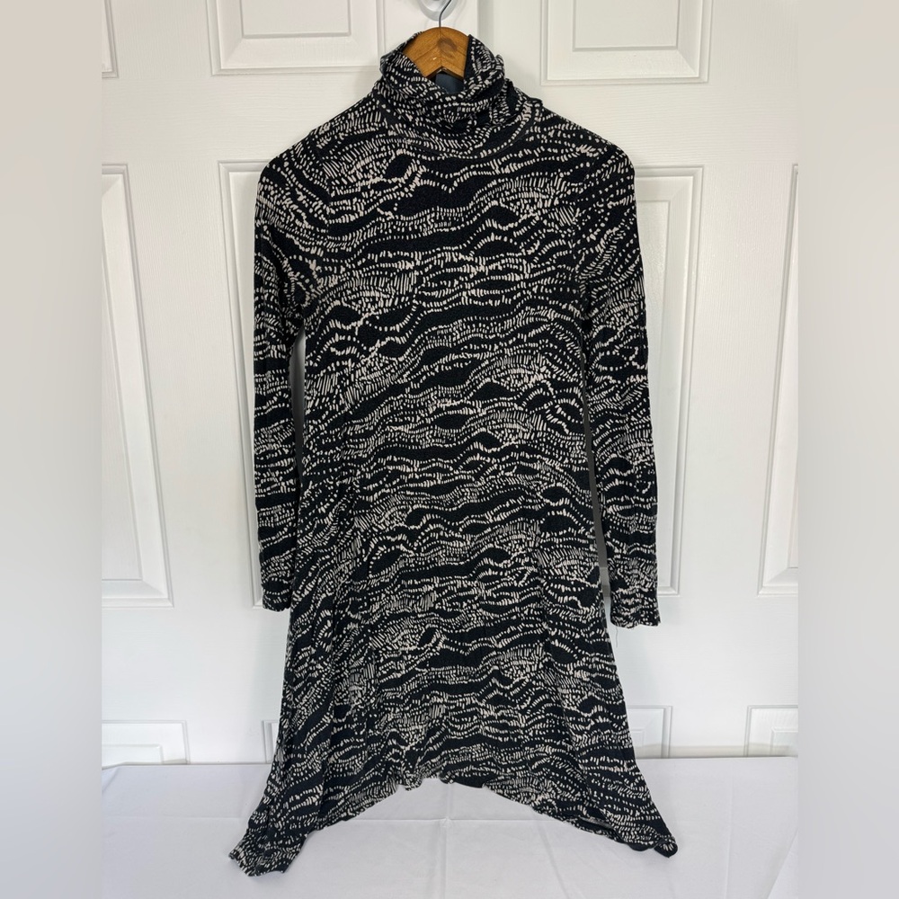 Anthropologie Maeve Small Turtleneck Swing Dress Black Cream Long Sleeve Stretch